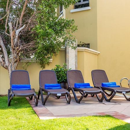 Chic 4Br Villa With Assistant Room And Private Pool On Palm Jumeirah By Deluxe Holiday Homes Dubaj Kültér fotó
