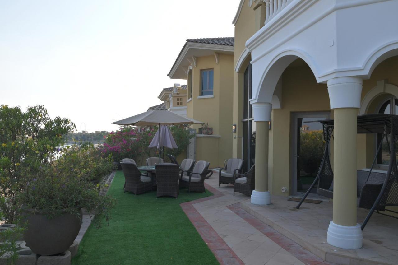 Chic 4Br Villa With Assistant Room And Private Pool On Palm Jumeirah By Deluxe Holiday Homes Dubaj Kültér fotó