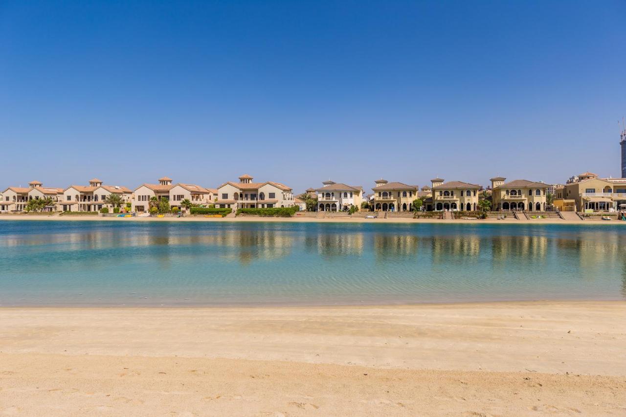 Chic 4Br Villa With Assistant Room And Private Pool On Palm Jumeirah By Deluxe Holiday Homes Dubaj Kültér fotó