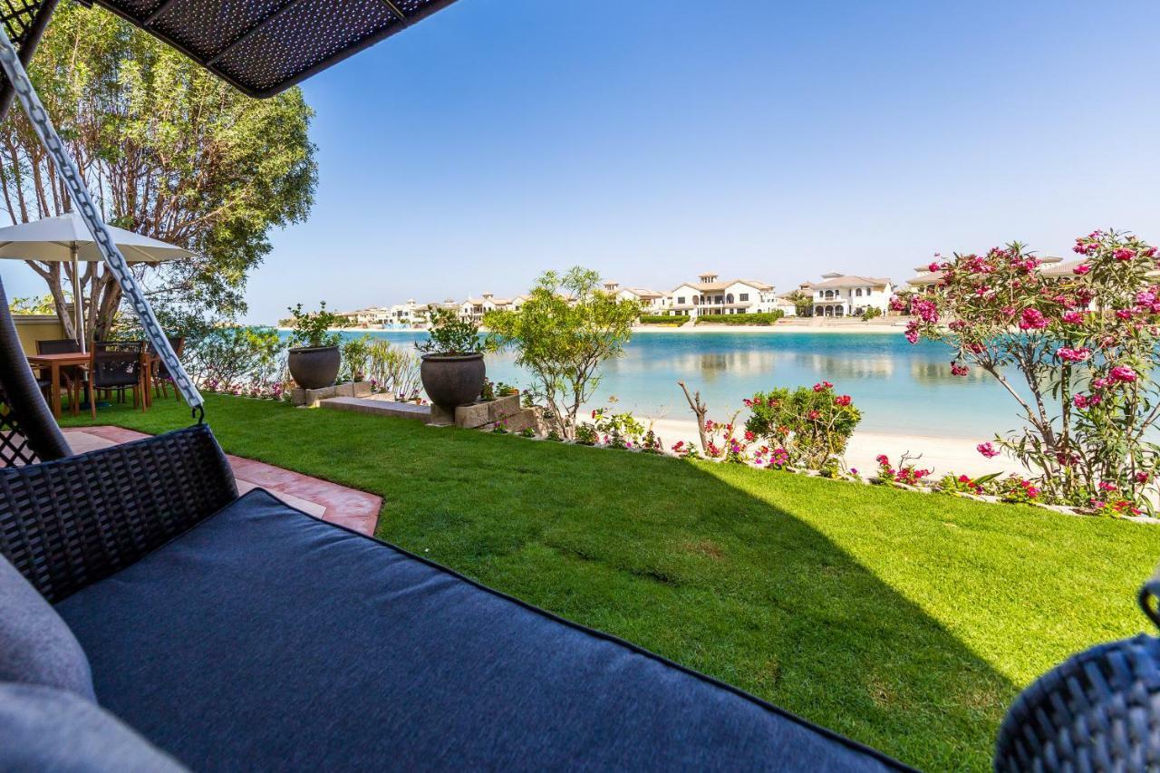 Chic 4Br Villa With Assistant Room And Private Pool On Palm Jumeirah By Deluxe Holiday Homes Dubaj Kültér fotó