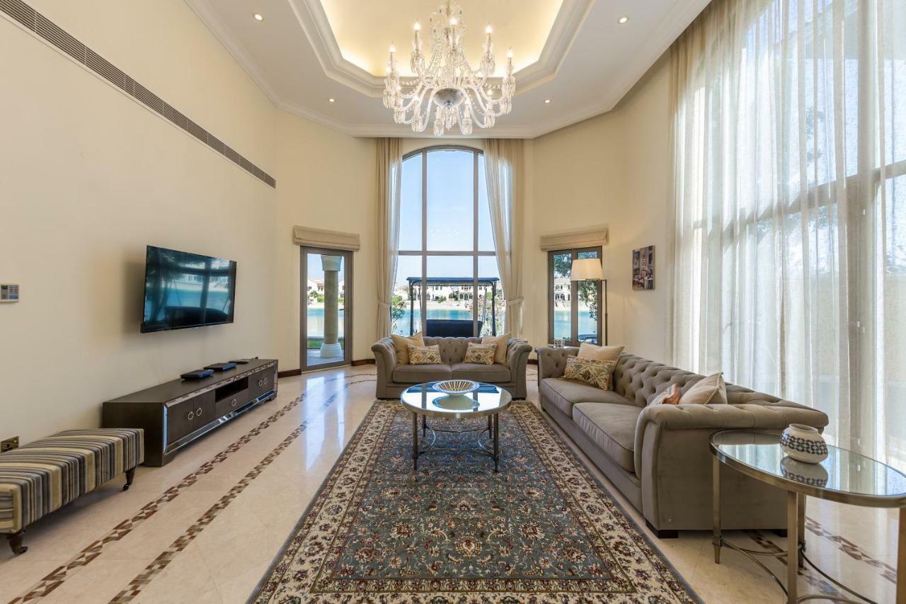 Chic 4Br Villa With Assistant Room And Private Pool On Palm Jumeirah By Deluxe Holiday Homes Dubaj Kültér fotó