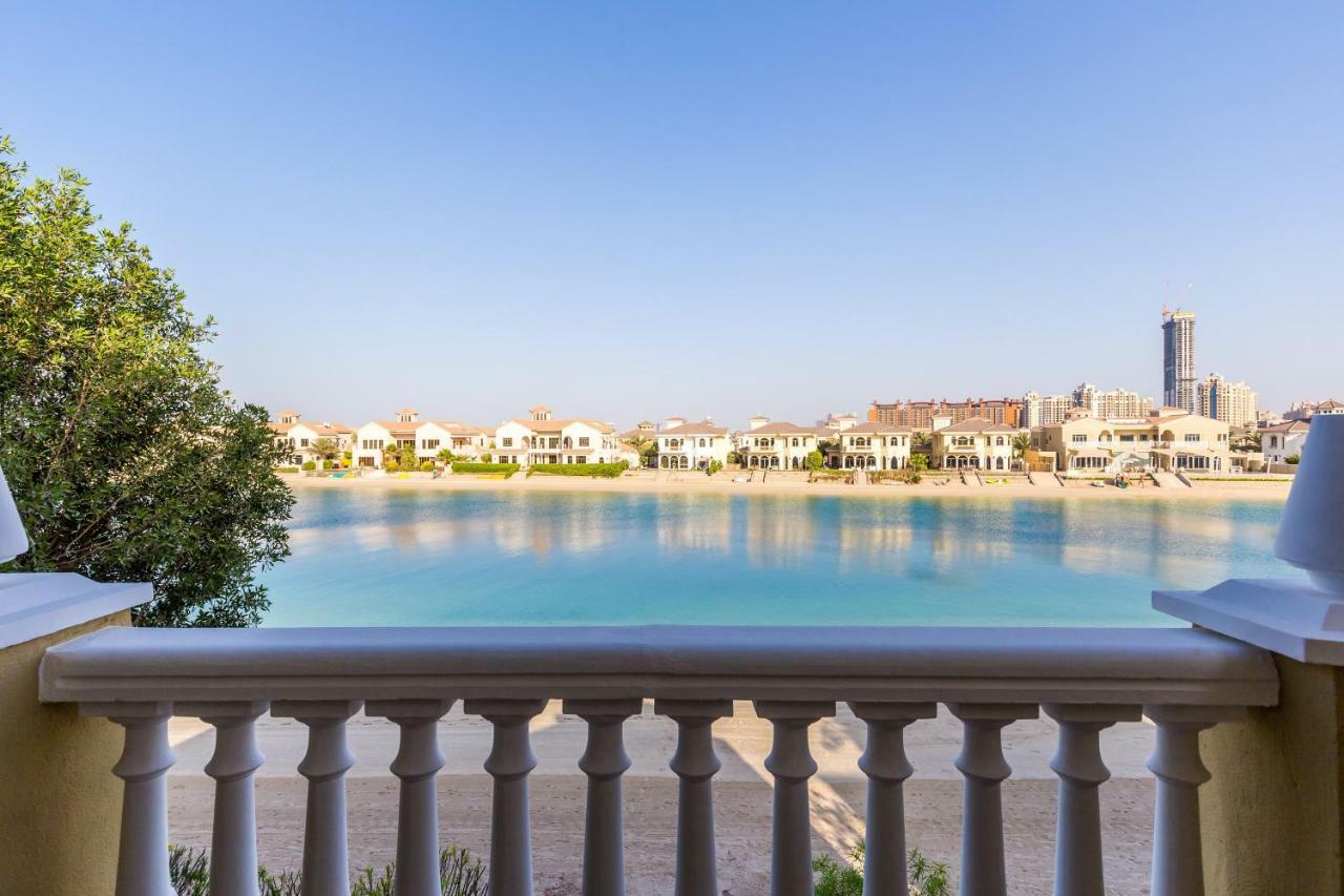 Chic 4Br Villa With Assistant Room And Private Pool On Palm Jumeirah By Deluxe Holiday Homes Dubaj Kültér fotó