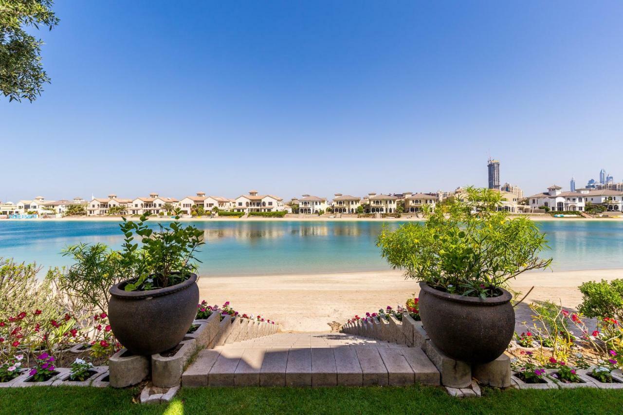 Chic 4Br Villa With Assistant Room And Private Pool On Palm Jumeirah By Deluxe Holiday Homes Dubaj Kültér fotó