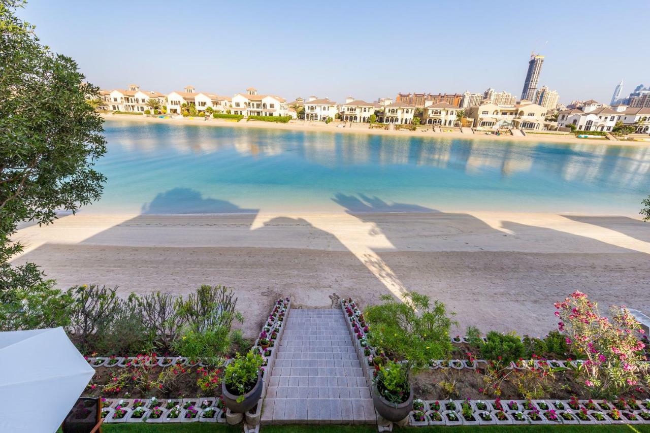 Chic 4Br Villa With Assistant Room And Private Pool On Palm Jumeirah By Deluxe Holiday Homes Dubaj Kültér fotó